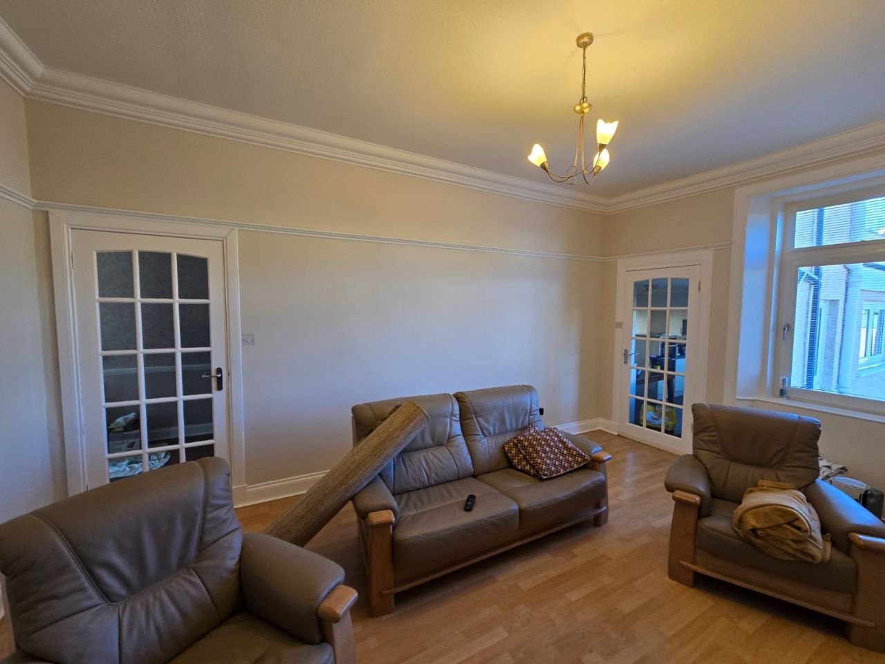 Livingroom painting, door - window sill - window frame and skirting painting